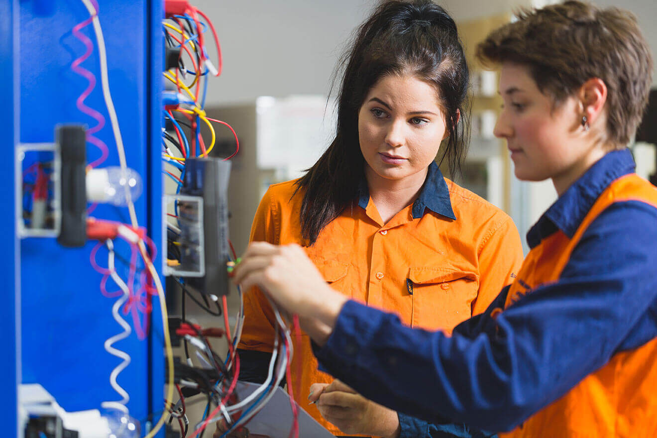 Electrical Apprenticeship Vacancies Perth EGT   2 Apprentices Working 